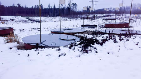 hatches of valves of the main oil pipelines, mounted in wells