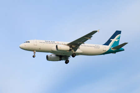 CHIANGMAI THAILAND - SEPTEMBER 2017 Silk Air airplane landing at Chiangmai international airport in Afternoon day on September 4,2017 in Chiangmai Thailandのeditorial素材