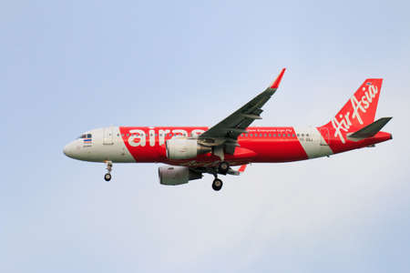 CHIANGMAI THAILAND - SEPTEMBER 2017 Thai Airasia airplane landing at Chiangmai international airport in Afternoon day on September 4,2017 in Chiangmai Thailandのeditorial素材