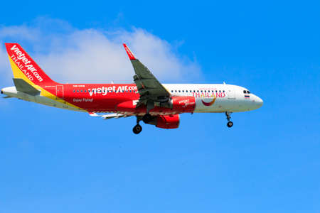 CHIANGMAI THAILAND - SEPTEMBER 2017 VietJet Air  airplane landing at Chiangmai international airport in Morning day on September 20,2017 in Chiangmai Thailandのeditorial素材