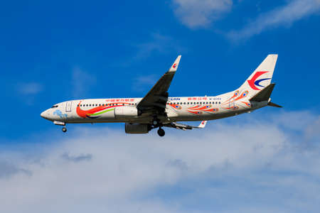 CHIANGMAI THAILAND - SEPTEMBER 2017 China Eastern Airlines airplane landing at Chiangmai international airport in Afternoon day on September 28,2017 in Chiangmai Thailandのeditorial素材