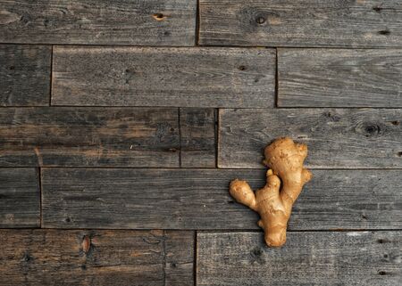 Home made paste with garlic and ginger in a wooden spoonの写真素材