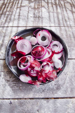 Presentation of red onion in small trayの写真素材