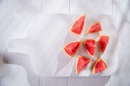 Presentation on cutting red grapefruit segmentsの写真素材