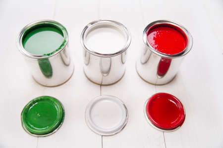 Presentation of the flag of the Italian flag through three cans of paintの写真素材