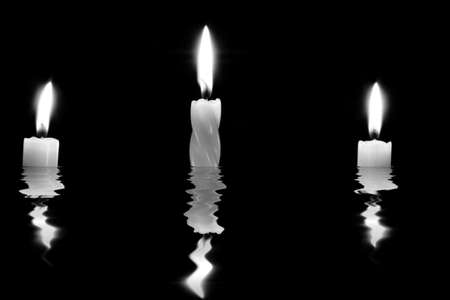 Candles reflection in waterの写真素材