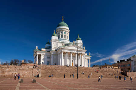 Helsinki Cathedral - Helsingin tuomiokirkko with sculture of Alexander IIのeditorial素材