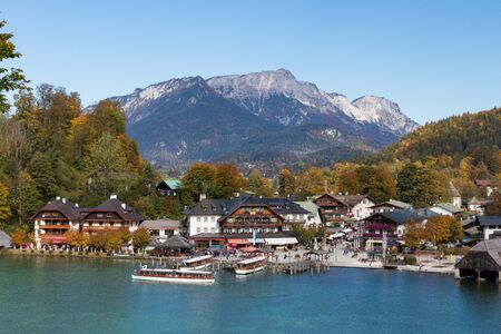 View of the shipping pier in Schoenau am Koenigsseeのeditorial素材