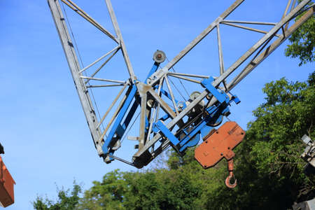 When dismantling a crane, the boom buckles for transport
