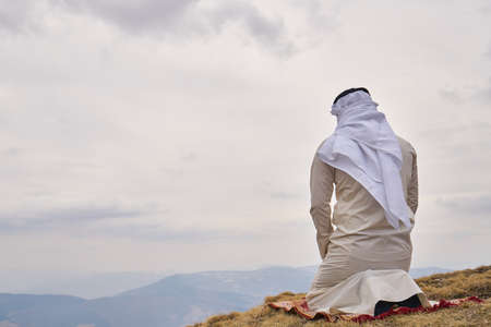 The iIslamic man praying   on the mountain.の写真素材