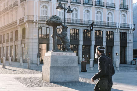 May 17 2020 Madrid-Spain. Statue The bear in the strawberry tree, symbol of Madrid, located in Puerta del Sol square without neighbors, tourists nor open shops due restrictions by coronavirus pandemicのeditorial素材