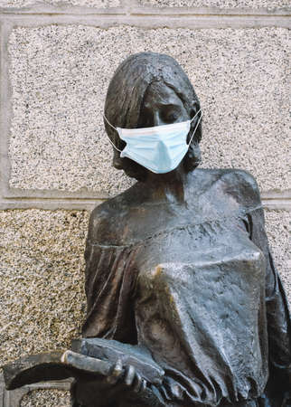 May 31 2020 Madrid, Spain. Detail of the torso of the bronze statueのeditorial素材