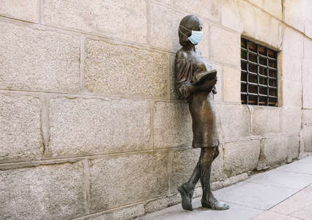 May 31 2020 Madrid, Spain. Bronze statueのeditorial素材