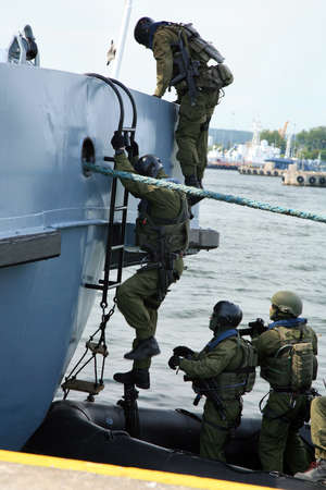 Soldiers marines ( sea commandos ) boarding a ship in a simulated assault. A Navy Soldiers boarding team member assigned to the  ship for the  to conduct a search of the vessel.のeditorial素材