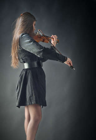 girl playing violinの写真素材