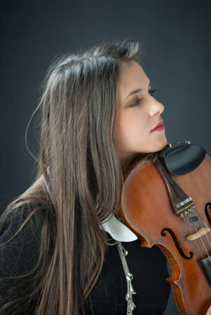 girl playing violinの写真素材