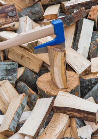 Axe for splitting wood