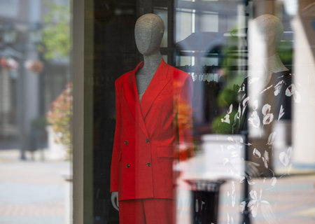 Mannequins in fashion clothing store. display with mannequins in shopping mall.の写真素材