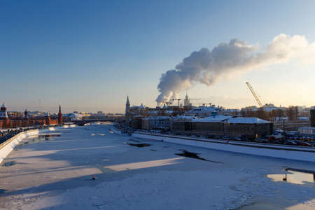 Moscow, Russia - February 01, 2018: Views of Moskva river from the Bol'shoy Kamennyy Bridge at sunny winter morning. Moscow in winterのeditorial素材