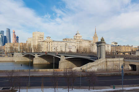 Moscow, Russia - March 25, 2018: View of the Borodinskiy bridge with the Rostovskaya embankmentのeditorial素材