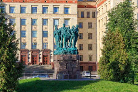 Moscow, Russia - June 02, 2018: Monument of Student construction teams against building of Lomonosov Moscow State University (MSU) Physics facultyのeditorial素材