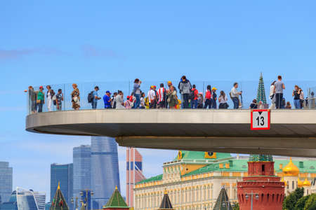 Moscow, Russia - June 21, 2018: Tourists on a Soaring bridge in Zaryadye Park on a background of Moscow Kremlin against blue sky in sunny summer morningのeditorial素材