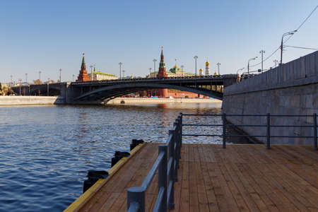 Moscow, Russia - May 01, 2019: View of Bolshoy Kamenny Bridge above Moskva river against towers of Moscow Kremlin on a blue sky background in sunny morningのeditorial素材