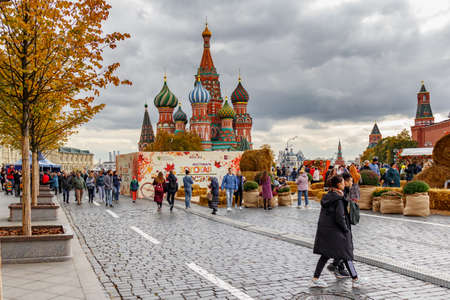 Moscow, Russia - October 05, 2019: People walking on Red Square in Moscow at cloudy autumn day on the traditional festival Golden Autumnのeditorial素材