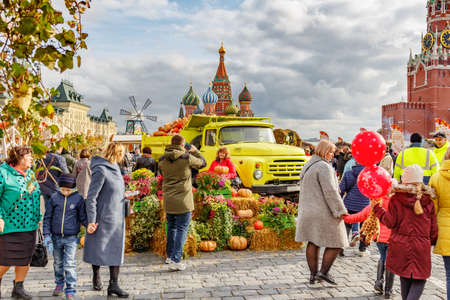 Moscow, Russia - October 05, 2019: Moscow downtown in sunny autumn day. Traditional festival Golden Autumn on Red Square in Moscowのeditorial素材