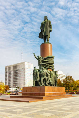 Moscow, Russia - October 03, 2019: View of monument to Vladimir Lenin on the Kaluzhskaya square against blue sky with white clouds in sunny autumn morning. Moscow architectureのeditorial素材