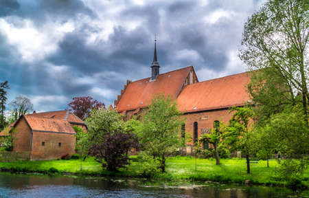 Klostergebeude nit dunkler Himmelの写真素材
