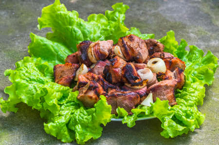 dish of fried meat pieces of the pair on the bed to sendの写真素材