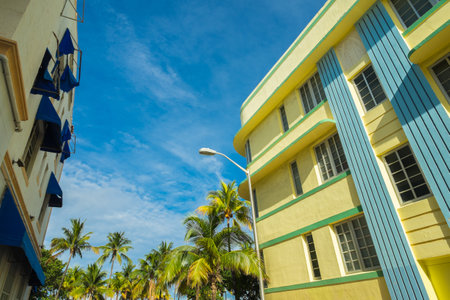Palm tree and art deco architecture along Ocean Drive in Miami Beach のeditorial素材