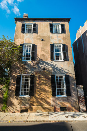 Historic southern french style architecture in Charleston, South Carolina.のeditorial素材