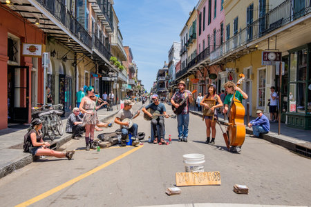 NEW ORLEANS, LOUISIANA USA - MAY 1, 2014: Unidentified street performers playing blue grass style music in the French Quarter district in New Orleans, Louisiana.のeditorial素材
