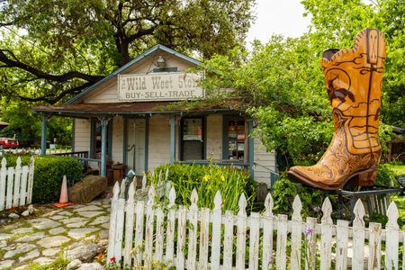 Wimberley, Texas USA - April 6, 2016: Colorful shop with artwork on display in the small Texas Hill Country town of Wimberley.のeditorial素材
