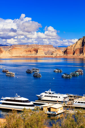 Lake Powell, UT USA - October 25, 2016: The beauty of Lake Powell in Utah with houseboats and canyons in the background.のeditorial素材