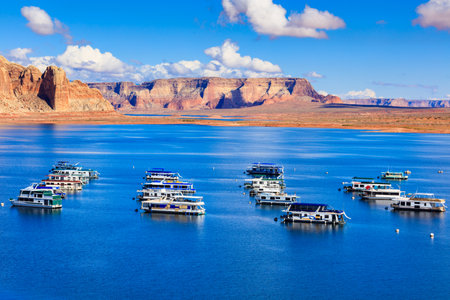 Lake Powell, UT USA - October 25, 2016: The beauty of Lake Powell in Utah with houseboats and canyons in the background.のeditorial素材