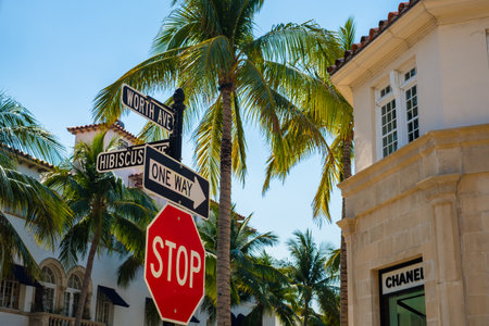 West Palm Beach, Florida - March 14, 2018: Cityscape view of the the popular and luxurious Worth Avenue shopping district with palm trees and Mediterranean style architecture.のeditorial素材