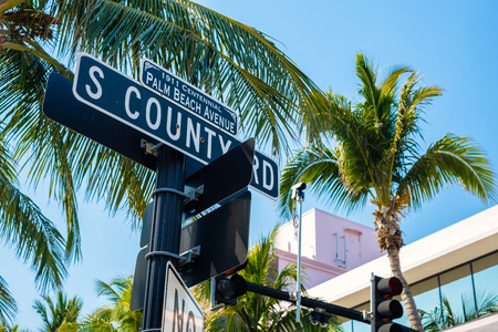 Cityscape view of the the popular and luxurious Worth Avenue shopping district in West Palm Beach.の写真素材