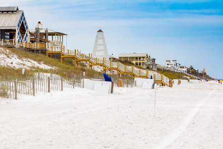 Beautiful oceanfront beach homes along the North Florida panhandle coast.のeditorial素材