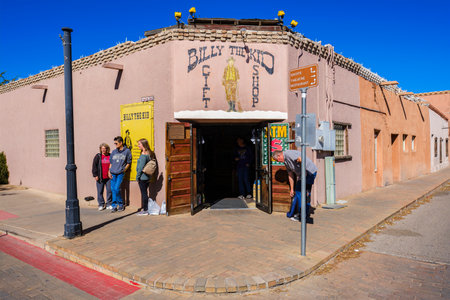 Mesilla, New Mexico USA - October 26, 2019: The gift shop across from the town square is the location of the courthouse sentencing of the famous outlaw Billy the Kid.のeditorial素材