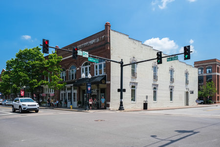 Franklin, Tennessee USA - May 12, 2023: Cityscape view with vintage architecture along Main Street in this rural small town south of Nashvilleのeditorial素材