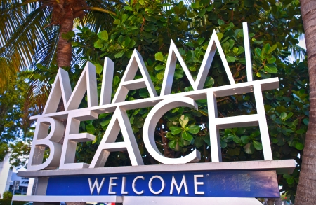 City of Miami Beach Florida welcome sign with palm trees on a sunny summer dayのeditorial素材