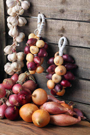 Garlic and onions の写真素材