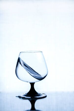 Splashes of water in a glass glassの写真素材