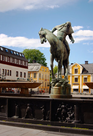 Folkkungabrunnen (People Kings Wel)l with  Folke Filbyter statue by Carl Milles arrest in 1927 at the Stora torget (main square) in Link?g, Sweden. のeditorial素材