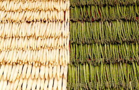 White and green asparagus for sale at a farmers market.の写真素材