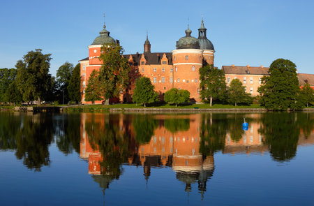 The royal Gripsholm castle located in Mariefred in the Province of Sodermanland, Sweden, mirrored in the water. Construction started1537 and was completed 1709.のeditorial素材