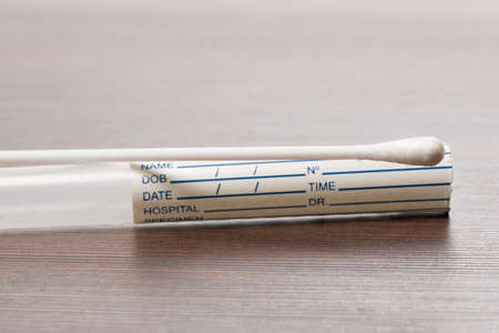DNA-Test RÃ¶hrchen und WattestÃ¤bchen,